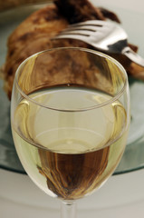 Vino y pollo asado