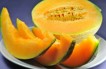 Fototapeta na wymiar Melon and slices