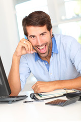 Naklejka premium Portrait of happy office worker