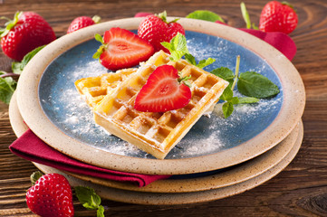 Waffeln mit Erdbeeren