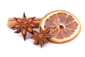 Zimt, Sternanis und Orangen