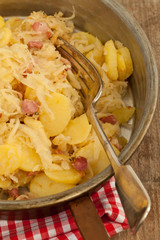 Kartoffeln und Sauerkraut