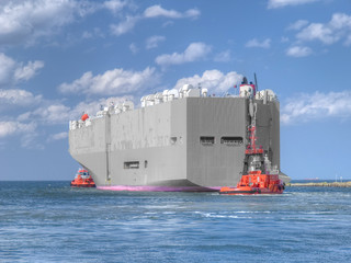 Huge Vessel