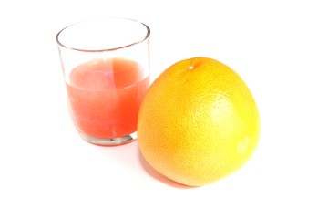 pompelmo e spremuta di pompelmo