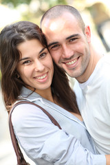 Obraz premium Young lovin couple in town