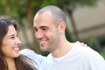Fototapeta premium Young lovin couple in town