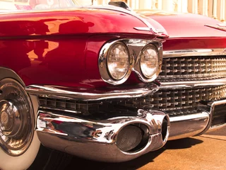 Fotobehang Oldtimers chromen radiatorgrille van rode amerikaanse klassieke auto