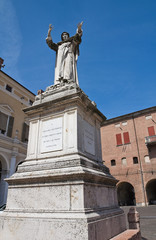 Fototapeta na wymiar Pomnik Girolamo Savonarola. Emilia-Romania. Włochy.