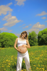 Fototapeta na wymiar Beautiful pregnant woman relaxing in the park