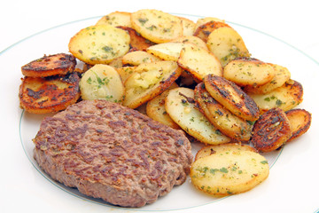 Assiette viande hachée pommes de terre sautées