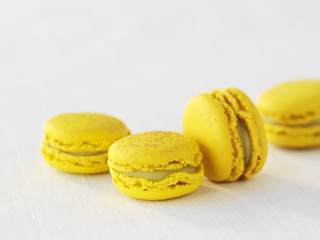 Macarons avocat, banane et chocolat 