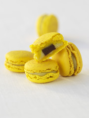 Macarons avocat, banane et chocolat 