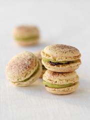 Macarons cannelle, pistache et griottine 