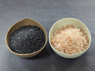 Sel noir d'Hawaï et sel rose d'Himalaya