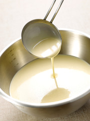Louche et pâte à crêpes 