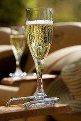 Coupes de champagne en extérieur