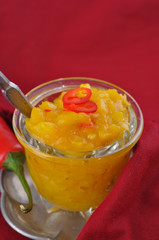 Mango und Ananas Chutney