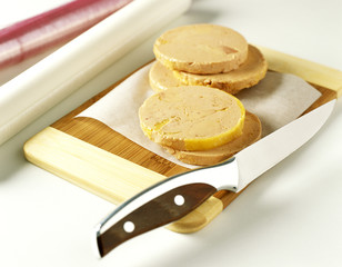  salade d'épinards au foie gras croûtons et n
