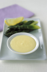 sauce asperges bol assiette serviette violet