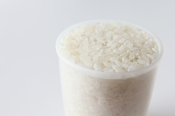 計量カップと米