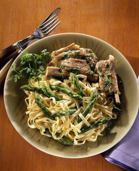 tendrons de veau aux asperges et aux pâtes fraîches