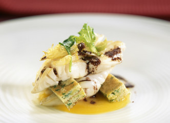 cabillaud à la purée de carottes et omelette d'olives vertes