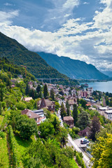 Fototapeta na wymiar Montreux miasto i jezioro Leman