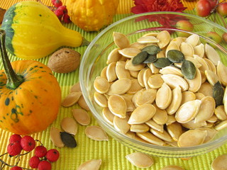 Getrocknete Kürbiskerne mit Schale