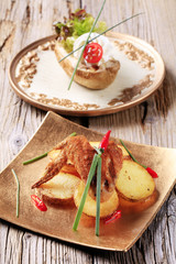 Spicy chicken wing and potatoes