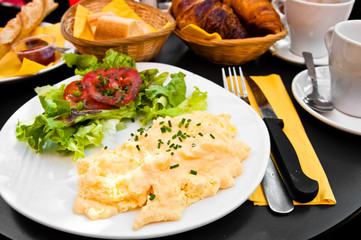 omelet with ham tomato and green salad