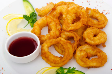 Fried calamari rings served with sauce