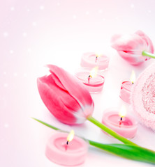Fototapeta na wymiar Spa candle with pink tulip flowers