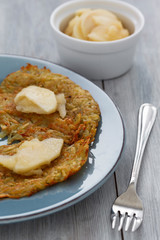 Rösti mit Apfelkompott