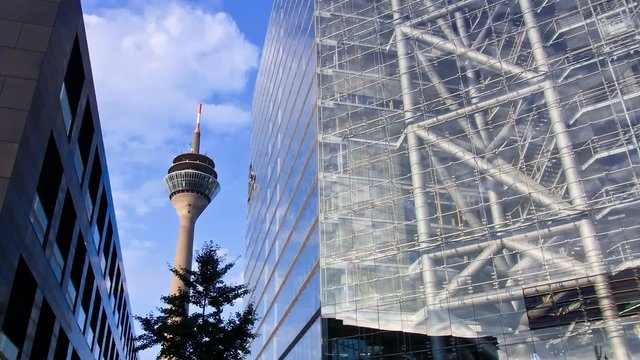 D&uuml;sseldorf Stadttor Wolken