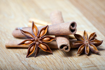 Zimtstangen und Sternanis Dekoration