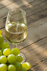 wine and grapes on wooden table