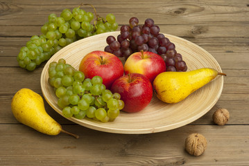 Naklejka na ściany i meble fruits on wooden dish