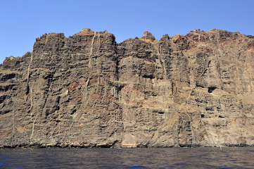 los gigantes auf teneriffa vom meer aus gesehen