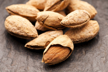 Sweet almonds with kernel