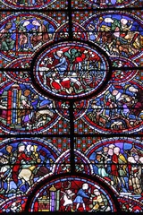  Glas-in-loodraam in de kathedraal Notre-Dame de Chartres © Atlantis