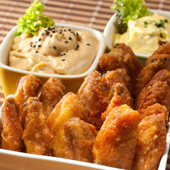 Alitas de pollo con salsa especial