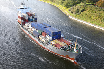 Frachtschiff mit Containern