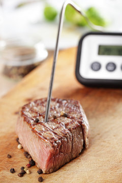 Controlling temperature inside a steak