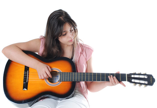 Gitar çalan genç kız 1