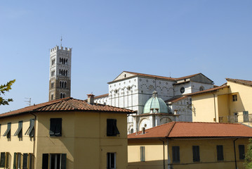 Fototapeta na wymiar Murów miejskich w Lucca Toskania Włochy