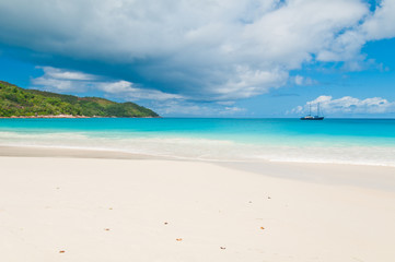 Fototapeta na wymiar Idyllic tropical beach on Praslin island at Seychelles