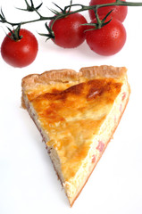 Tomates cerises et part de quiche
