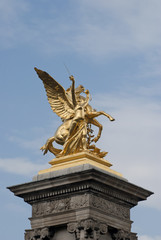 Paris Pont Alexandre Pegasos