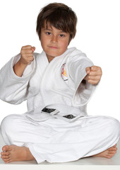 Junge mit Fäusten beim Judo