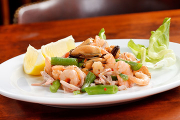salad with shrimps